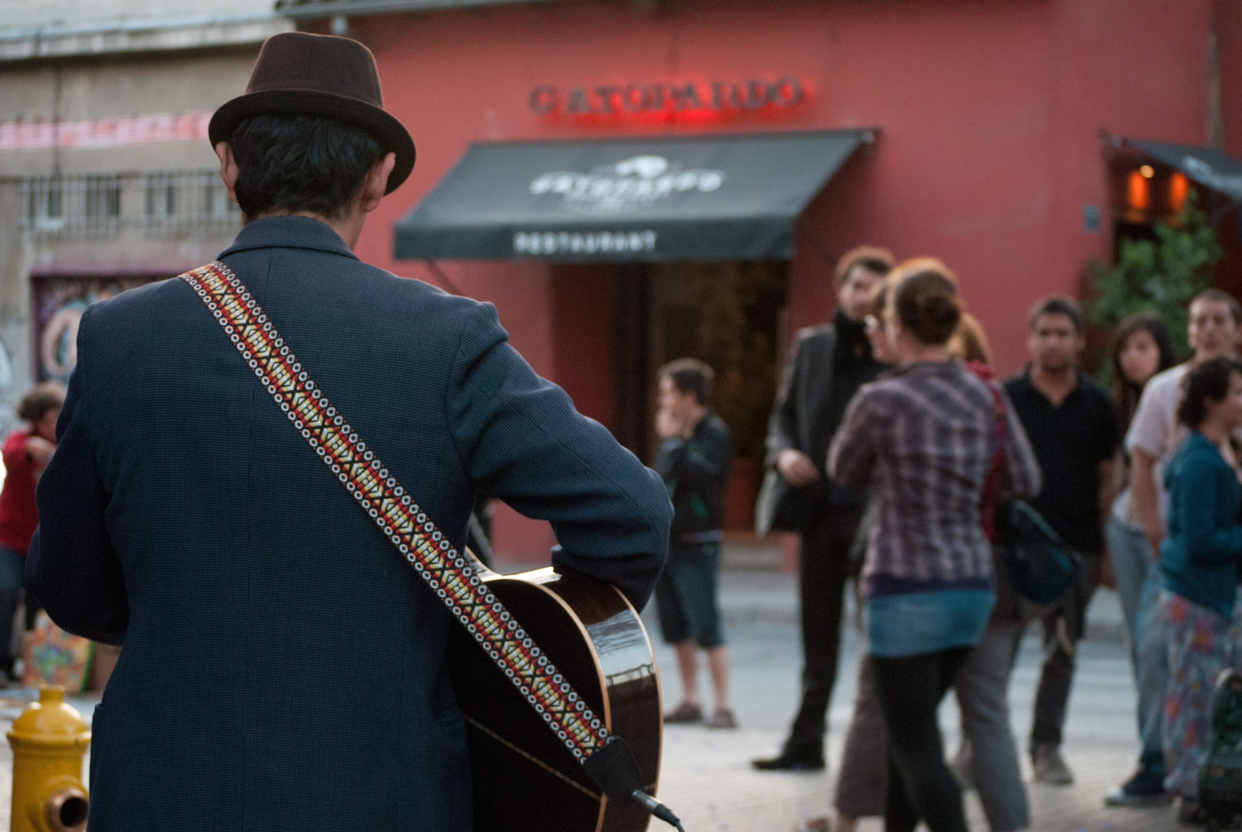 Guitarrista_en_el_Barrio_Lastarria