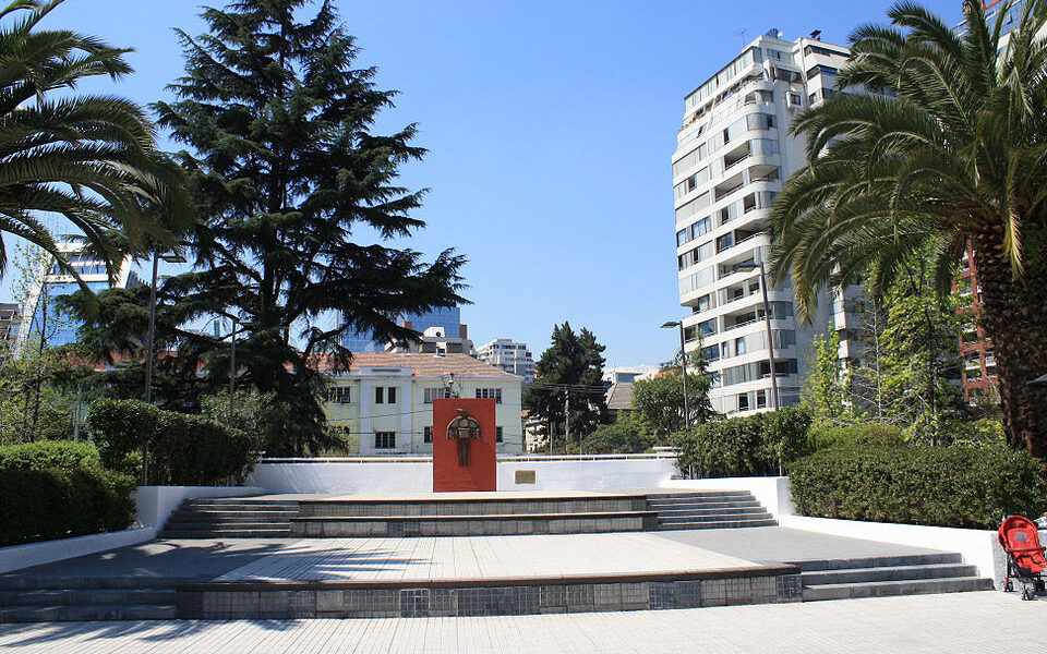 Plaza_Perú,_Santiago